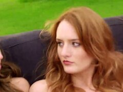 Eufrat Denisa y Fiona bailando desnudas al aire libre. Muñecas sexuales desnudas Eufrat Denisa y Fiona explorando sus cuerpos calientes
