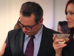 Joven nena follada y crema por el chico mayor. Joven fiesta nena pussyfollada y consigue su culo cremado por el hombre mayor