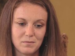 Rubia con intensos antojos de orgía. Rubia nena preferiría participar en una orgía brutal en lugar de jugar con su compañero aburrido todo el tiempo Ella lo manejará bien en SwingRAW
